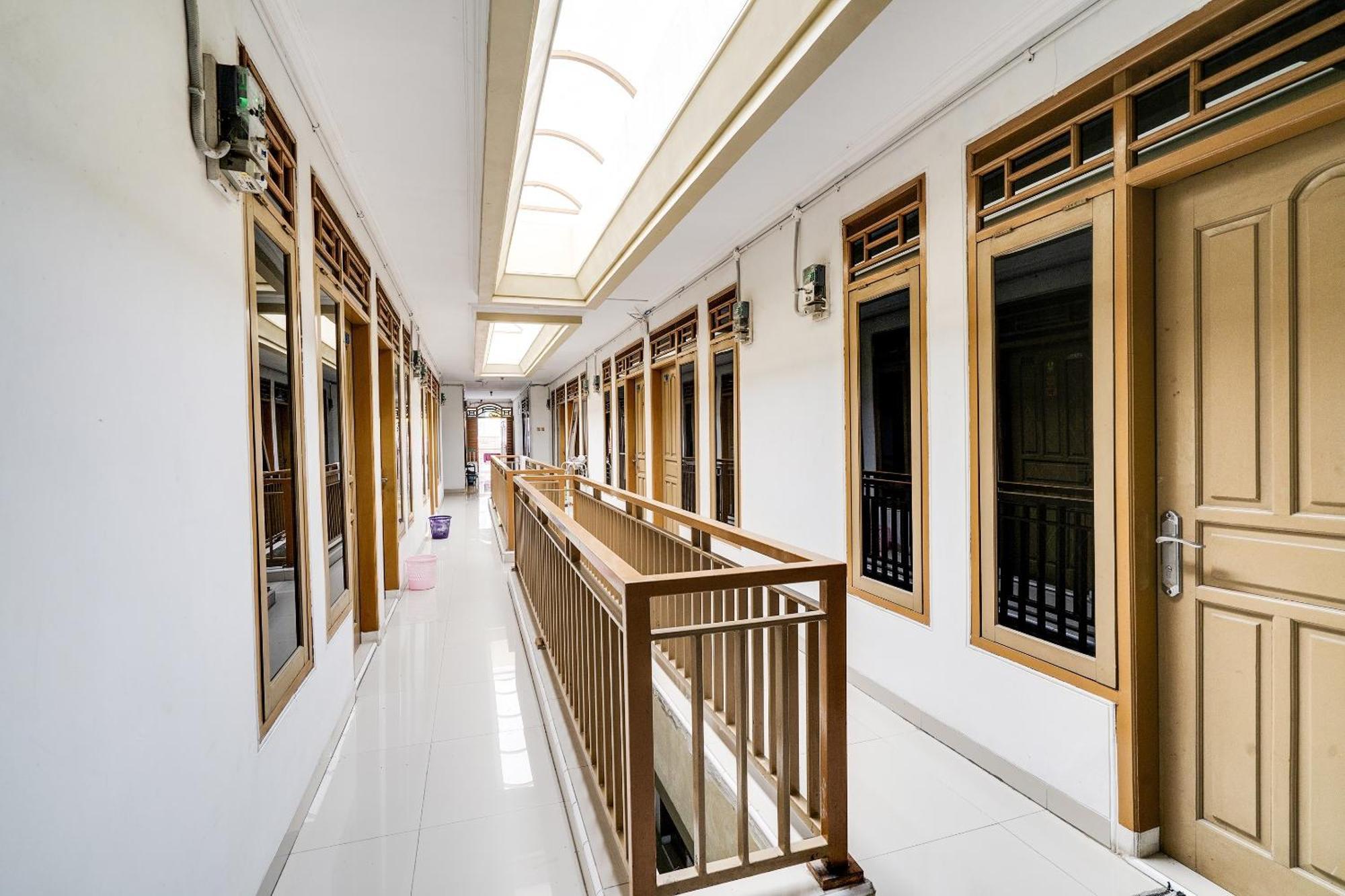 Отель Oyo Life 91994 Sawerigading Jatinangor Syariah Sayang Экстерьер фото